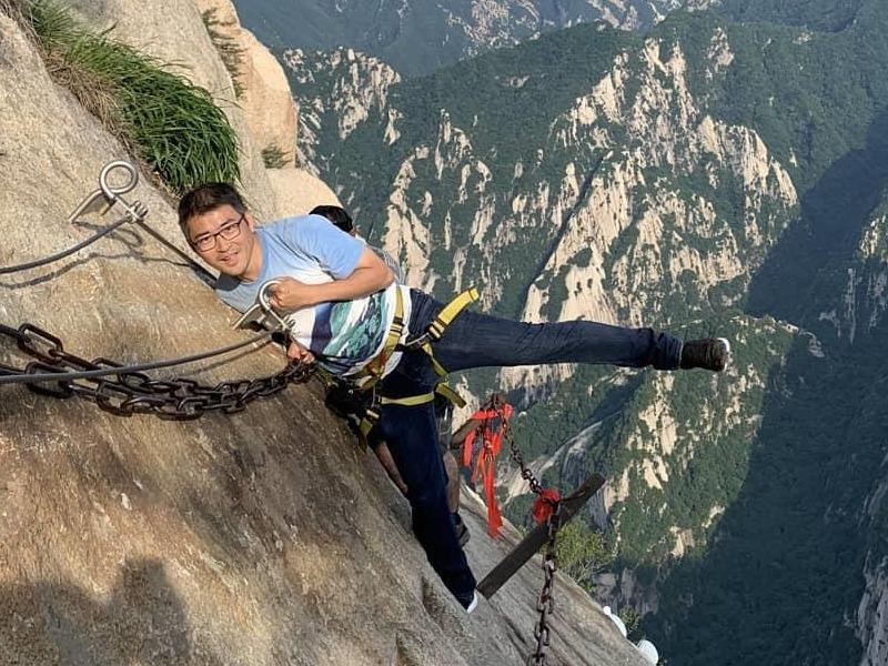 Duong go cheo leo hon 2.000 m tren vach nui Hoa Son hinh anh