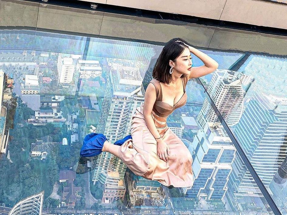 Di bo tren khong o toa nha choc troi cao nhat Thai Lan hinh anh