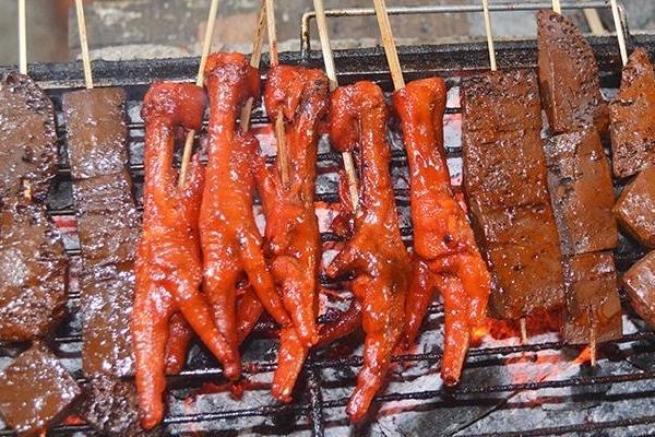 Chan ga Adidas, mu bao hiem va 4 mon la nhat Philippines hinh anh