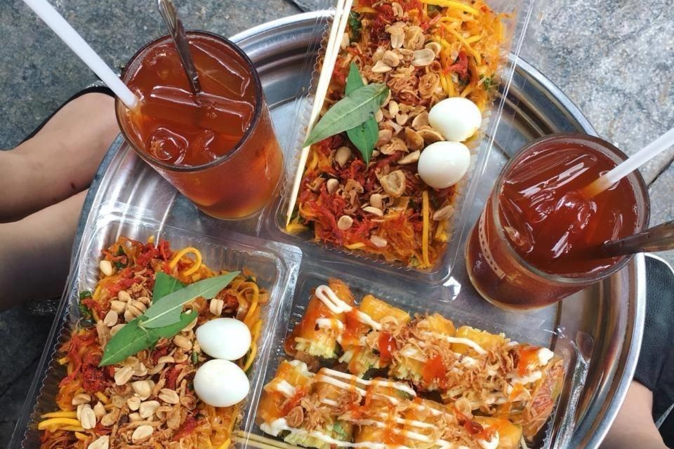 Den TP.HCM an thu banh trang tron 13 topping hinh anh