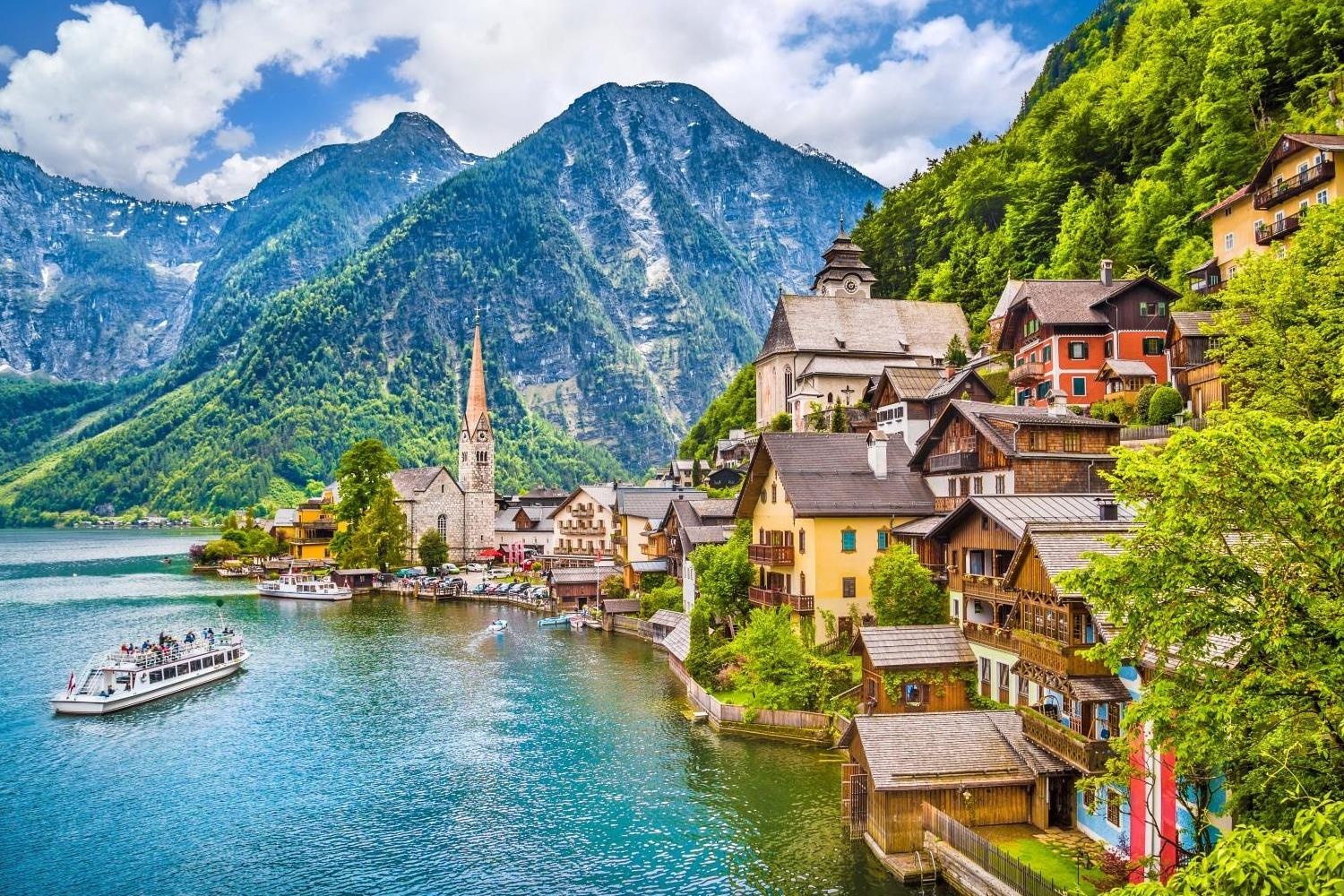 Ve hoai co cua ngoi lang dep nhat the gioi truoc vu chay hinh anh