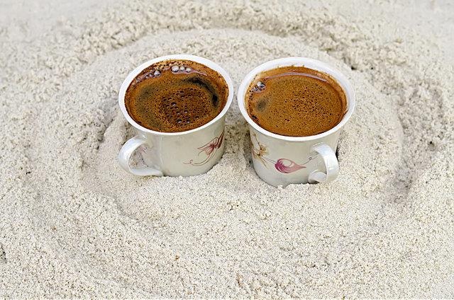 Thu uong ca phe cat nong hoi chi co o Tho Nhi Ky hinh anh