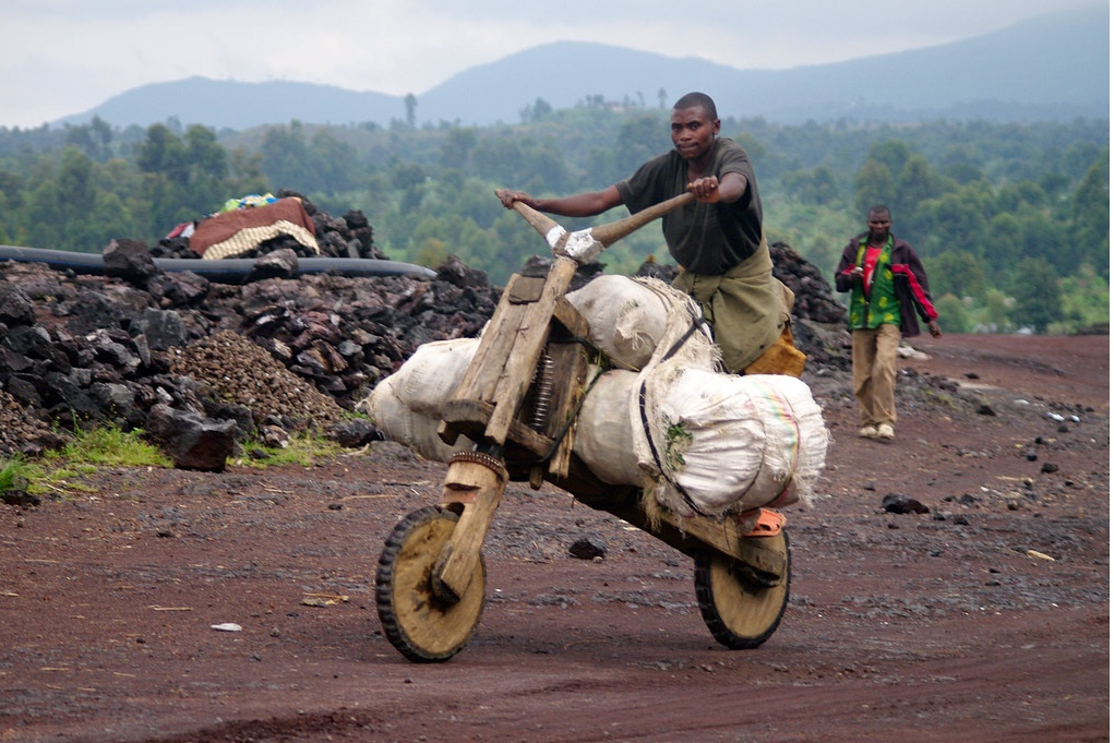 Xe day go gia 100 USD chi co o mot quoc gia hinh anh