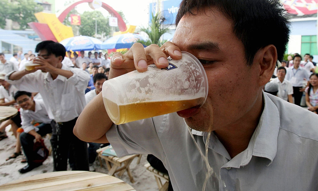 nguoi viet uong bia anh 6