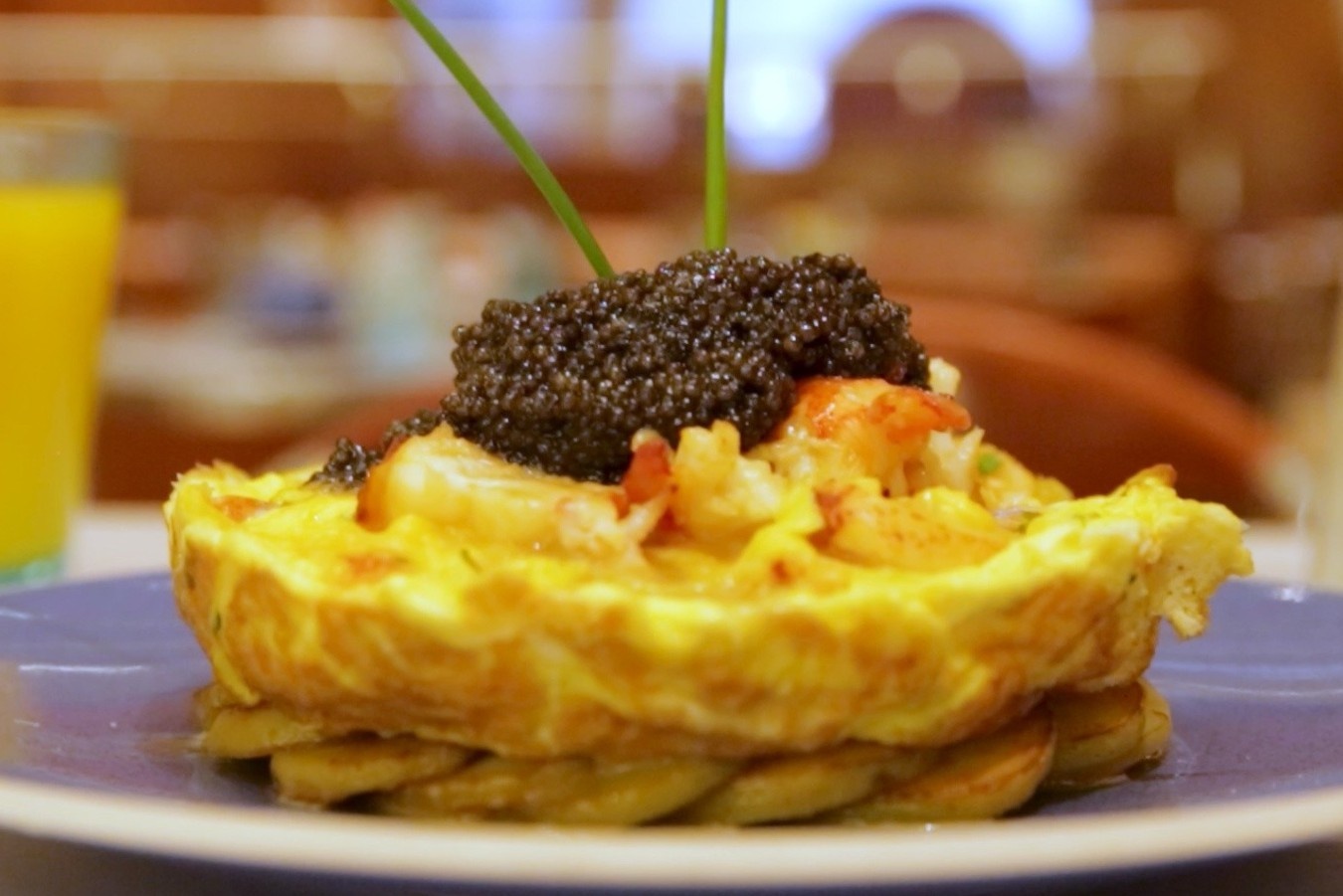 Mon trung op la dat nhat the gioi, gia 2.000 USD hinh anh