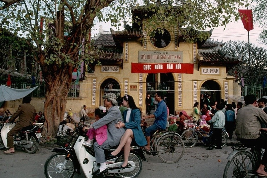 Canh Tet xua o Viet Nam qua ong kinh phong vien nuoc ngoai hinh anh