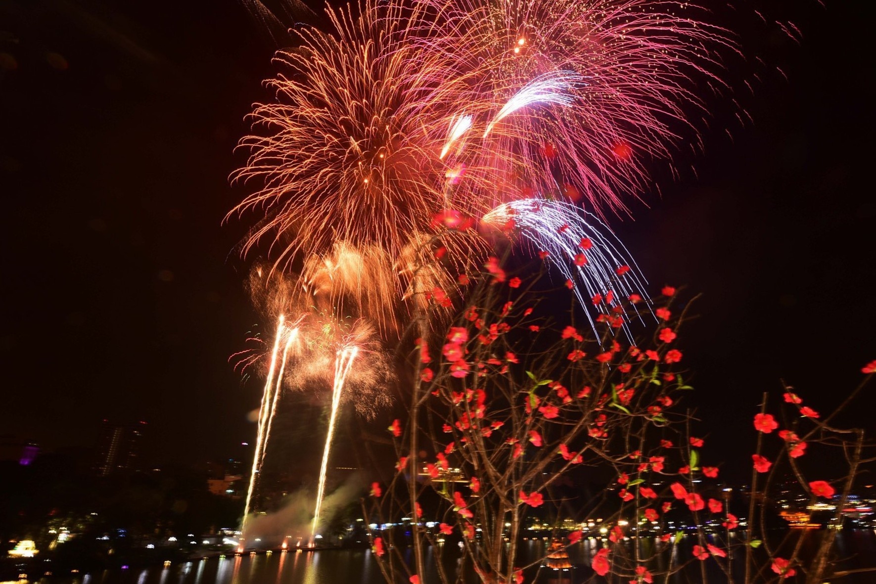 6 diem ban phao hoa tam cao o Ha Noi trong dem giao thua hinh anh