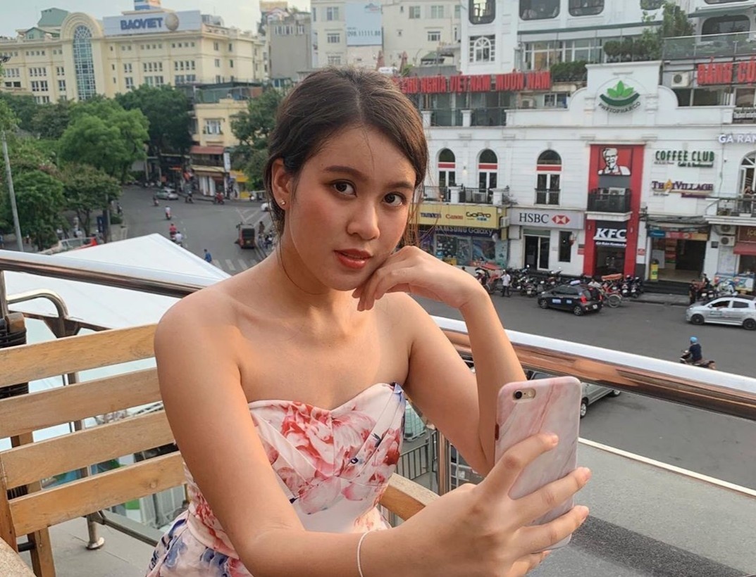 Chi hang trieu dong dat cho xem phao hoa o Ho Guom hinh anh