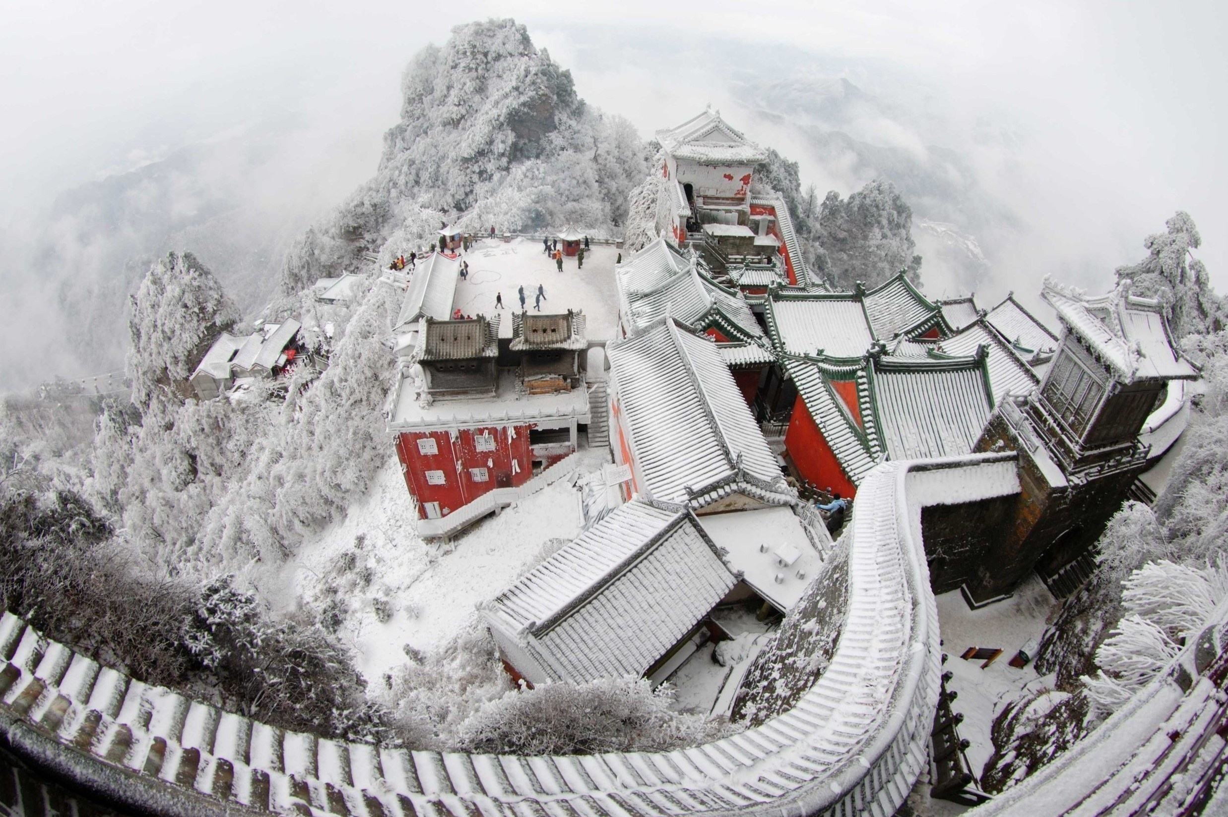 Nui Vo Dang dep tua chon than tien mua dong tuyet trang hinh anh