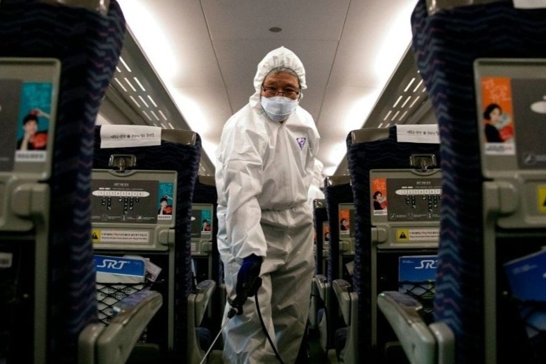 Khach vao Viet Nam bi giam sat chat de tranh lay nhiem virus corona hinh anh