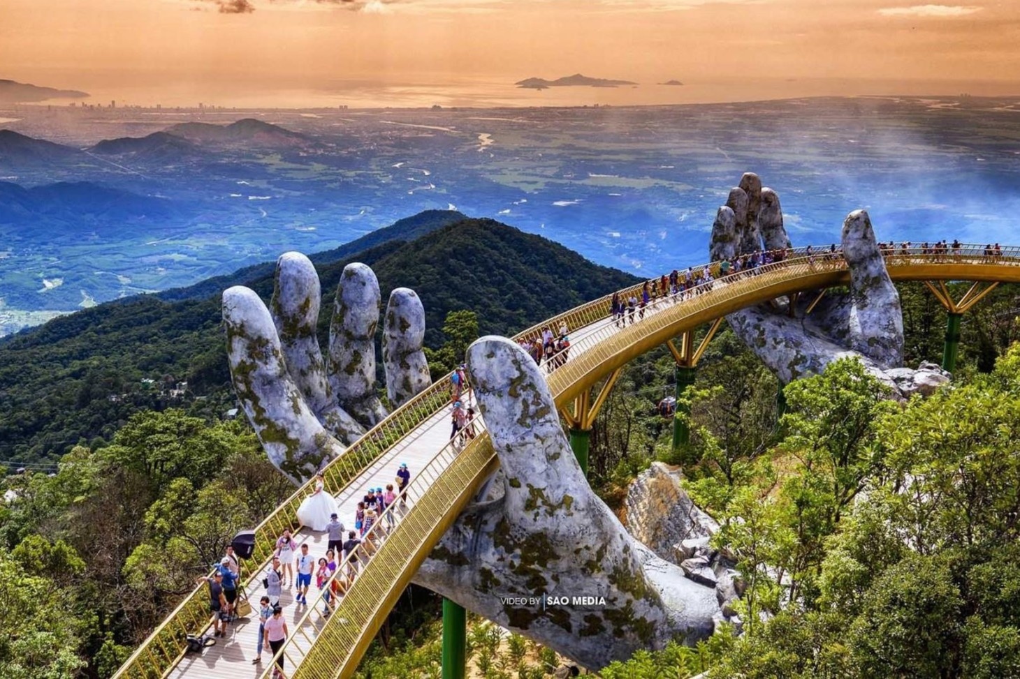 Khong dong cua cac diem du lich Viet Nam vi virus corona hinh anh