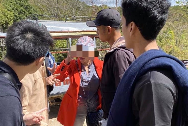 Khach Thai Lan bi tranh cho, gay su o Da Lat hinh anh