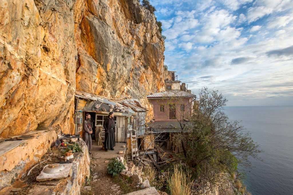 Nui thieng cam phu nu dat chan toi hinh anh