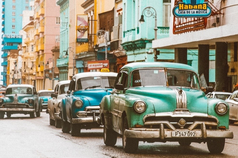 Thanh pho di nguoc thoi gian, nhuom mau hoai niem hinh anh