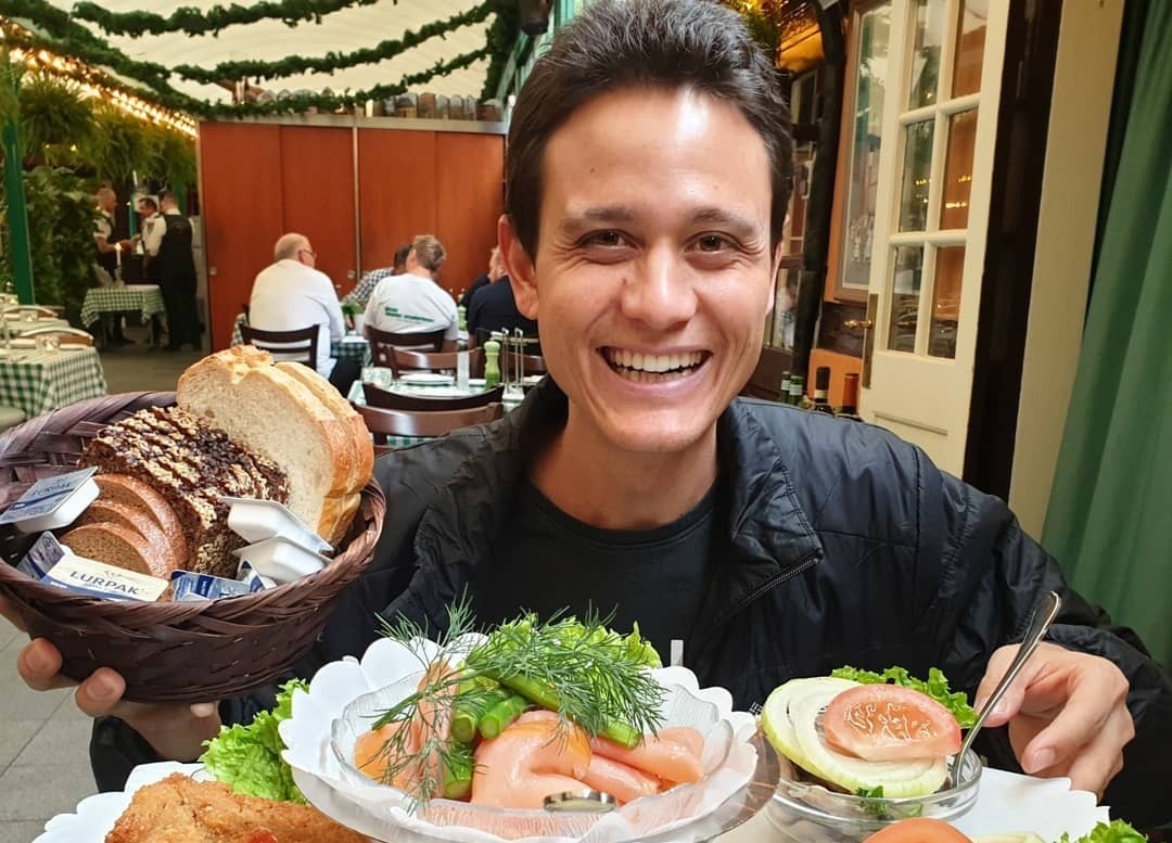 Cuoc song dang mo uoc cua mot vlogger am thuc tai Thai Lan hinh anh