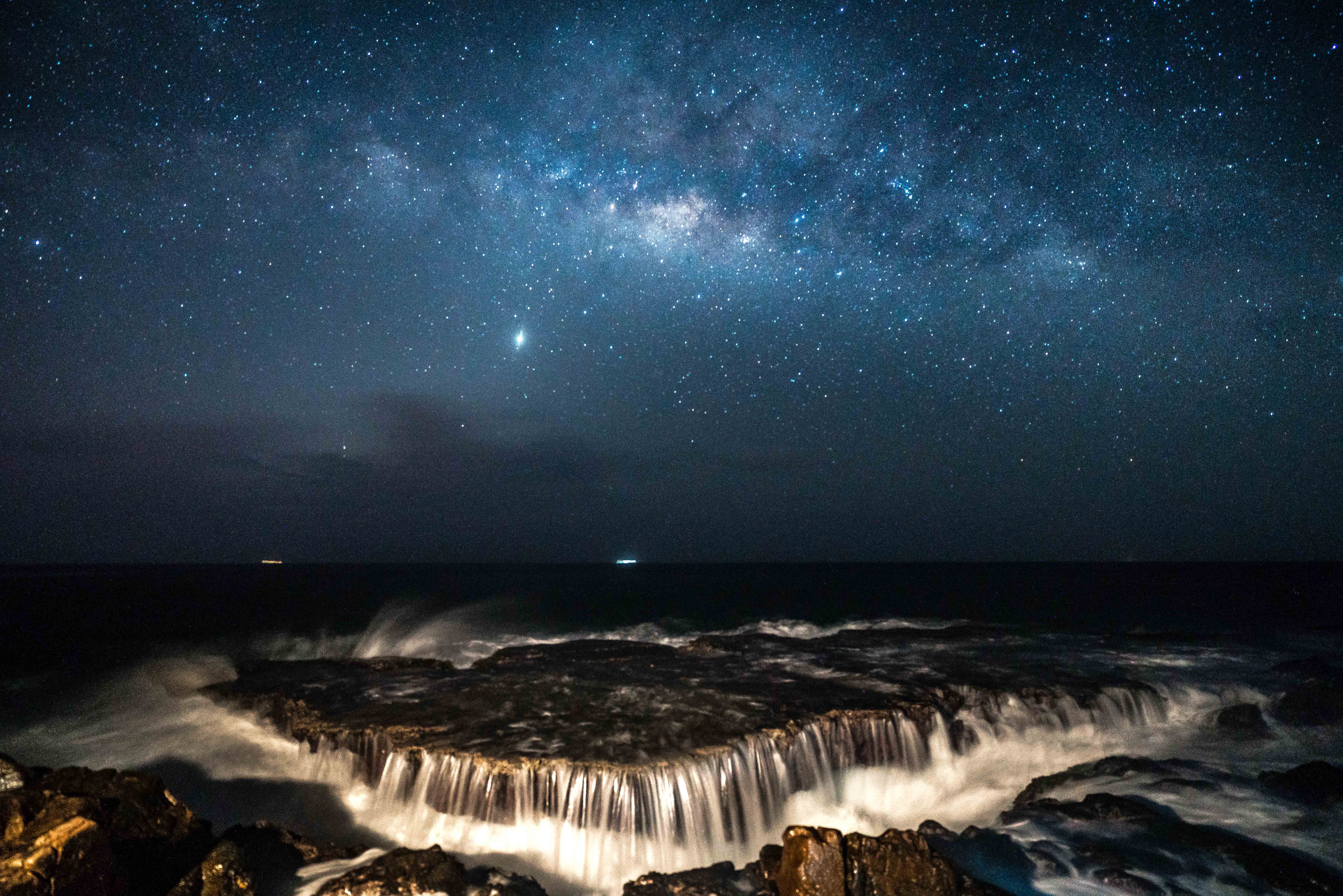 Dai ngan ha vat giua bien troi Viet Nam hinh anh