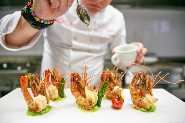 Nghe thuat an bang mat cua nguoi giau hinh anh