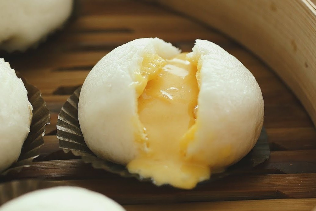 2 phut hoc lam banh bao kim sa trung muoi chay hinh anh