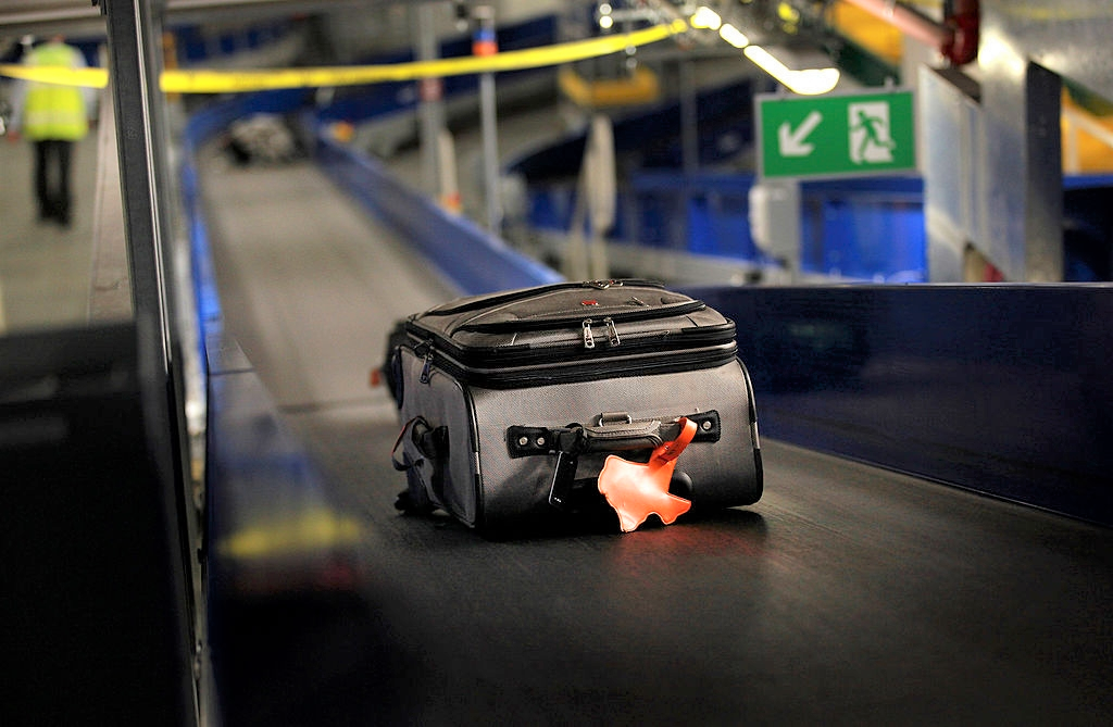 Day chuyen van chuyen do san bay khong lo that lac cua nguoi Nhat hinh anh