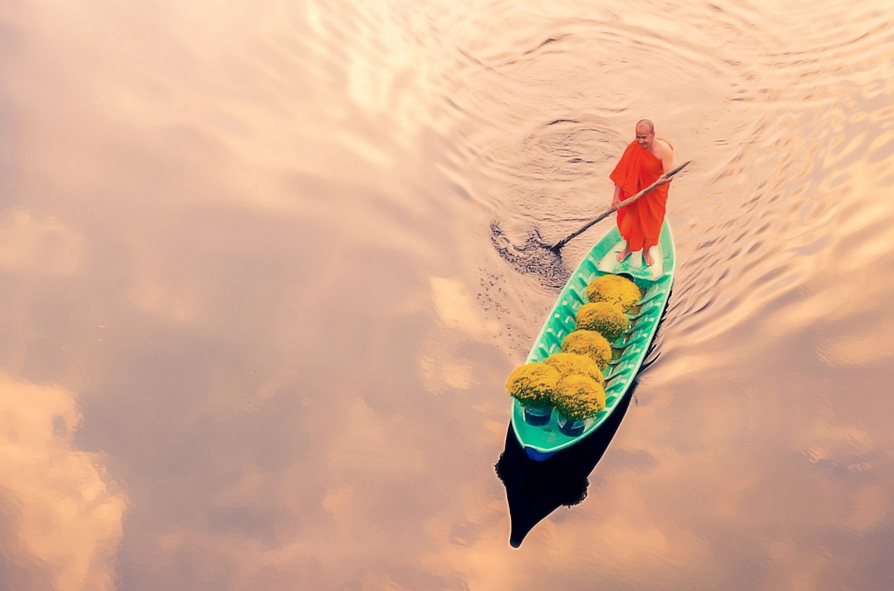 Canh nha su Viet di thuyen tren may vao top anh dep the gioi hinh anh