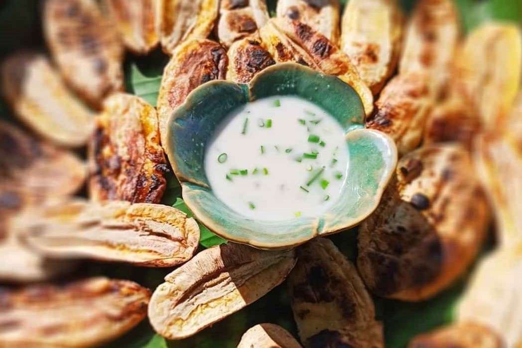 Chuoi dap mien Tay cham cot dua thom ngay hinh anh