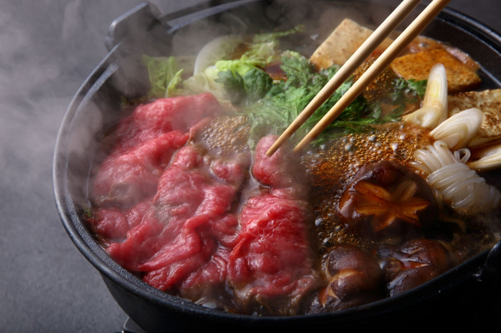 Noi lau Thai ky cong cho ngay gio lanh hinh anh