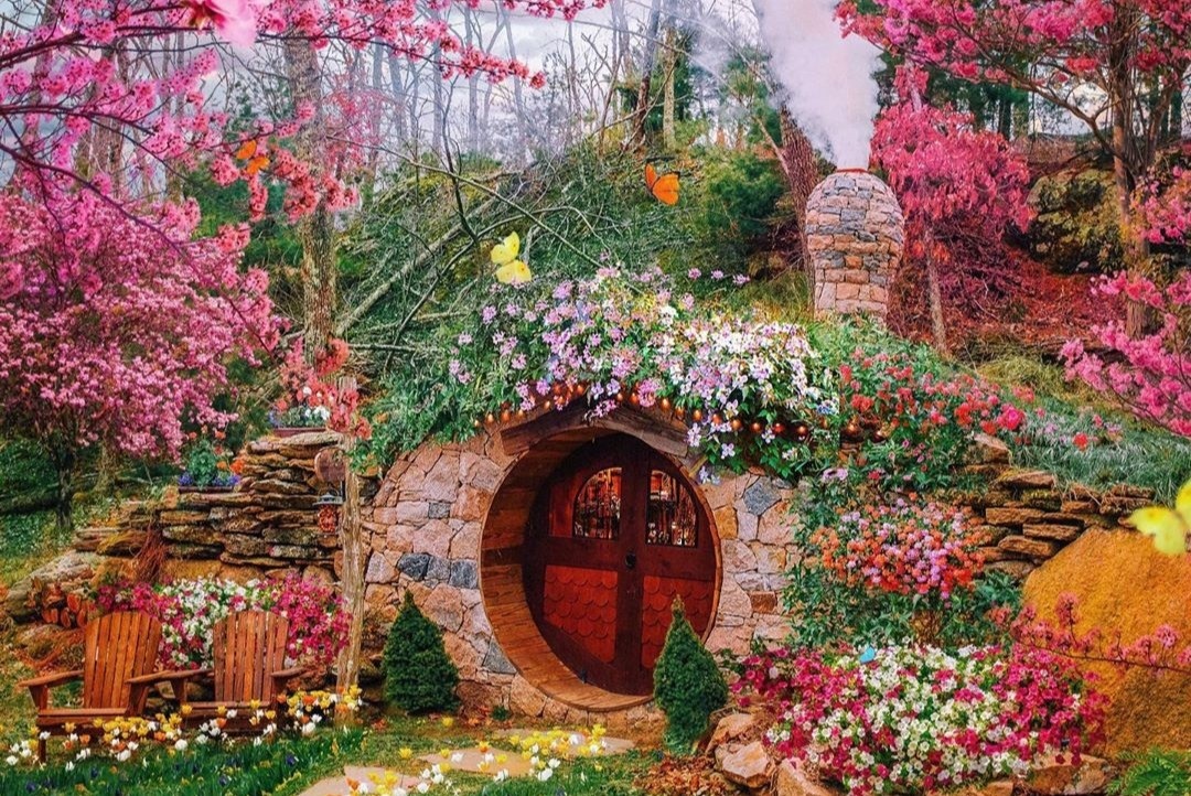 Ngoi nha nguoi lun ao nhu vuon co tich khac xa anh mang hinh anh