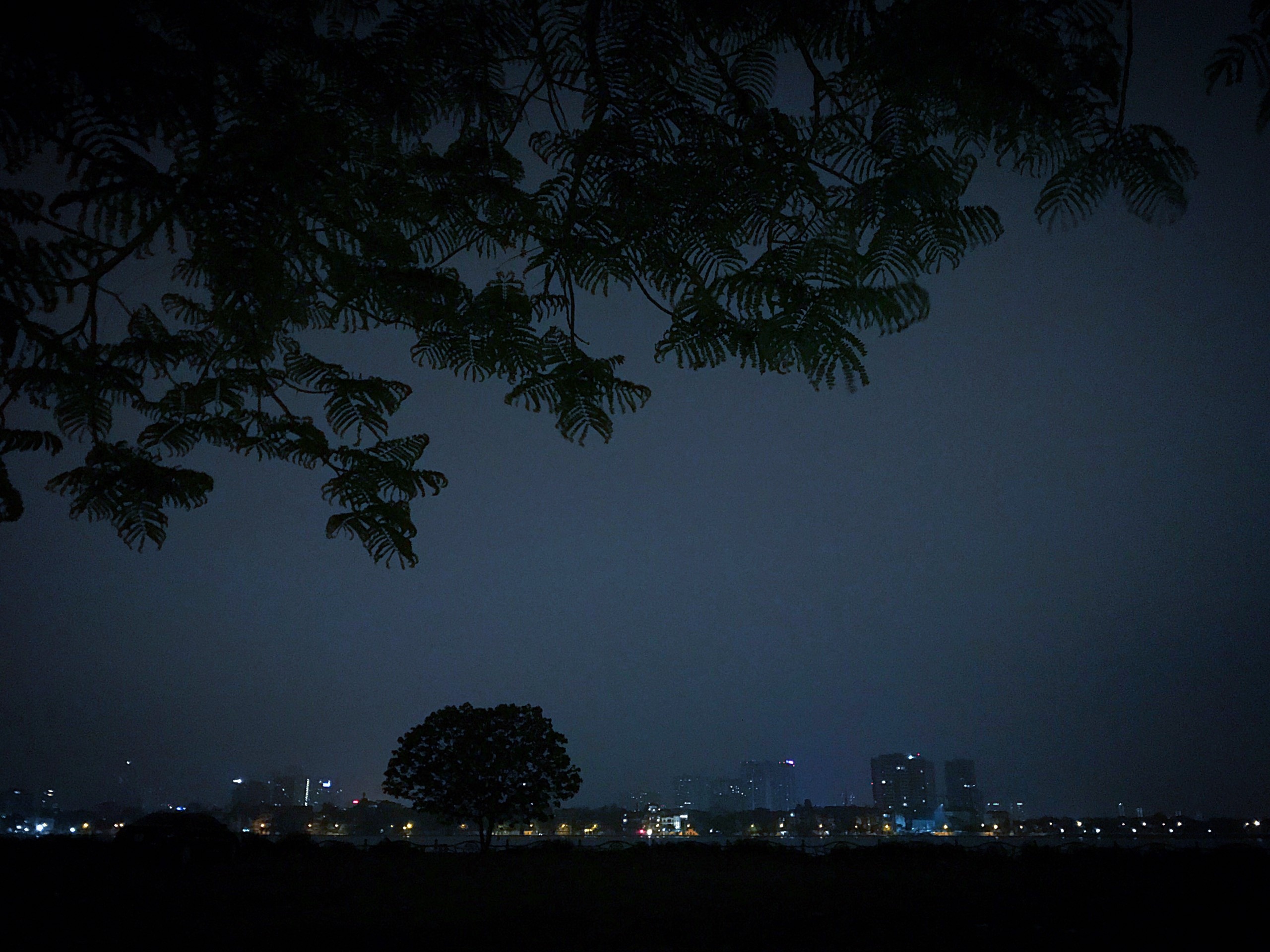 ha noi ve dem anh 10