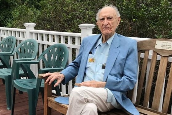 Nguoi dan ong 100 tuoi ke chuyen du lich tu hon 80 nam truoc hinh anh