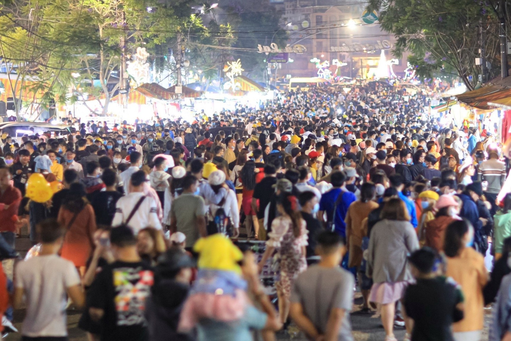 Da Lat don gan 80.000 khach, Hoi An am dam dot nghi le 30/4 hinh anh