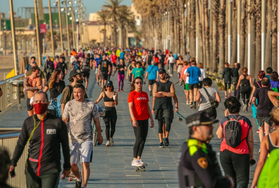 Noi long phong toa, dan the gioi do ra duong vui choi, tam bien hinh anh