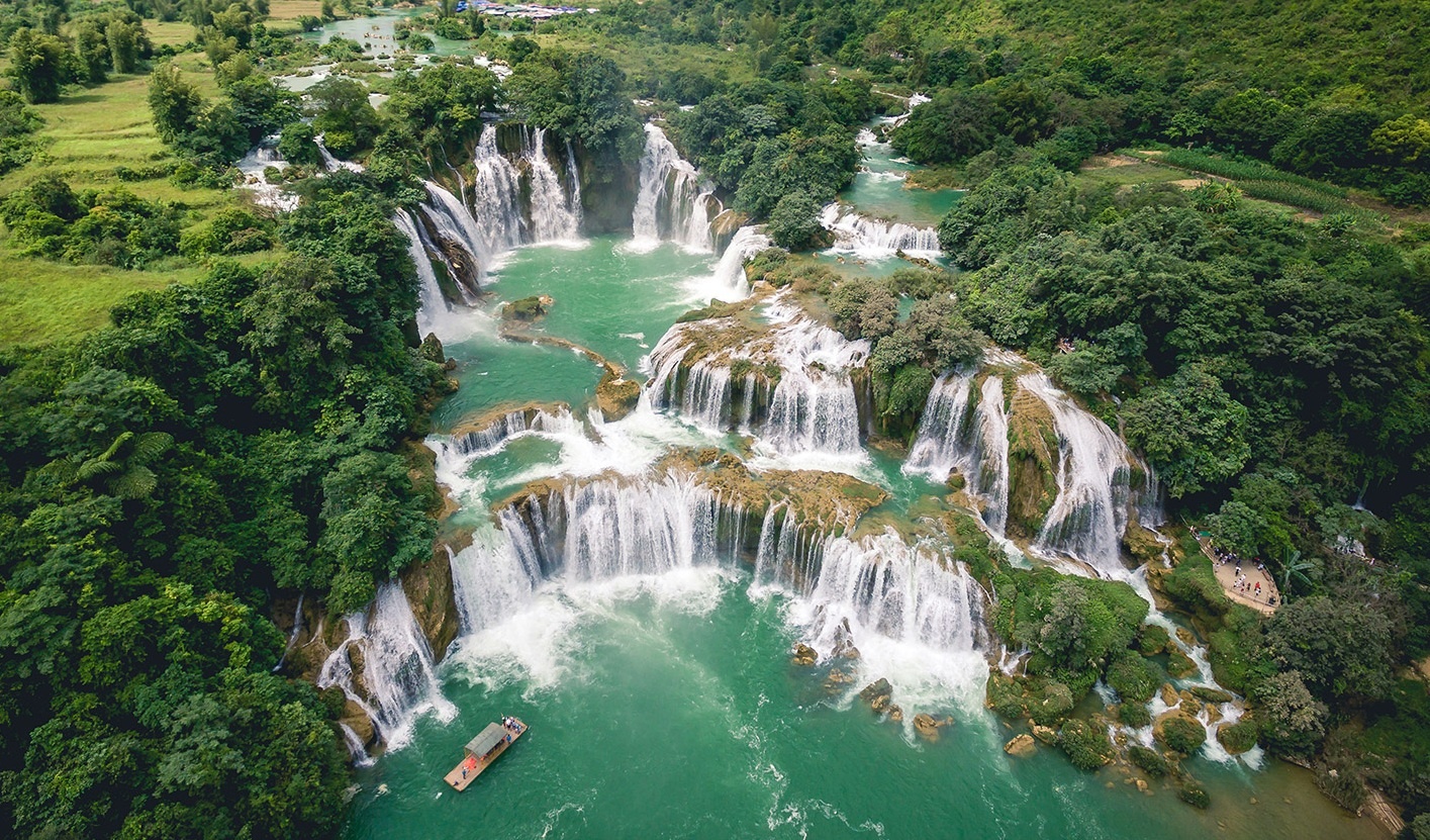Thac Ban Gioc dep nhu dai lua troi nhin tu tren cao hinh anh