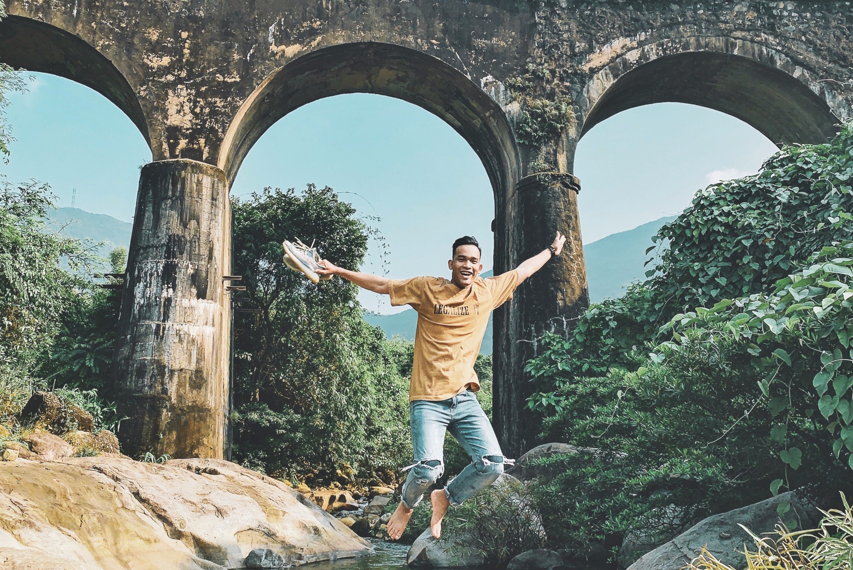 Lac giua chon co tich o nha ga tren deo Hai Van hinh anh