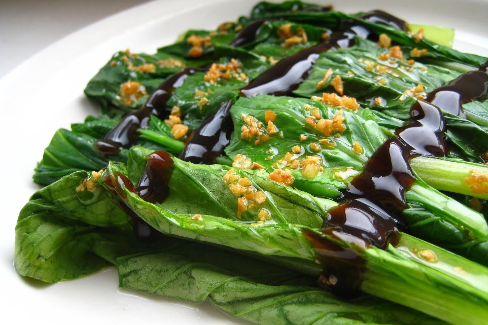 Rau cai ngong sot xi dau toi nhanh gon cho bua toi hinh anh