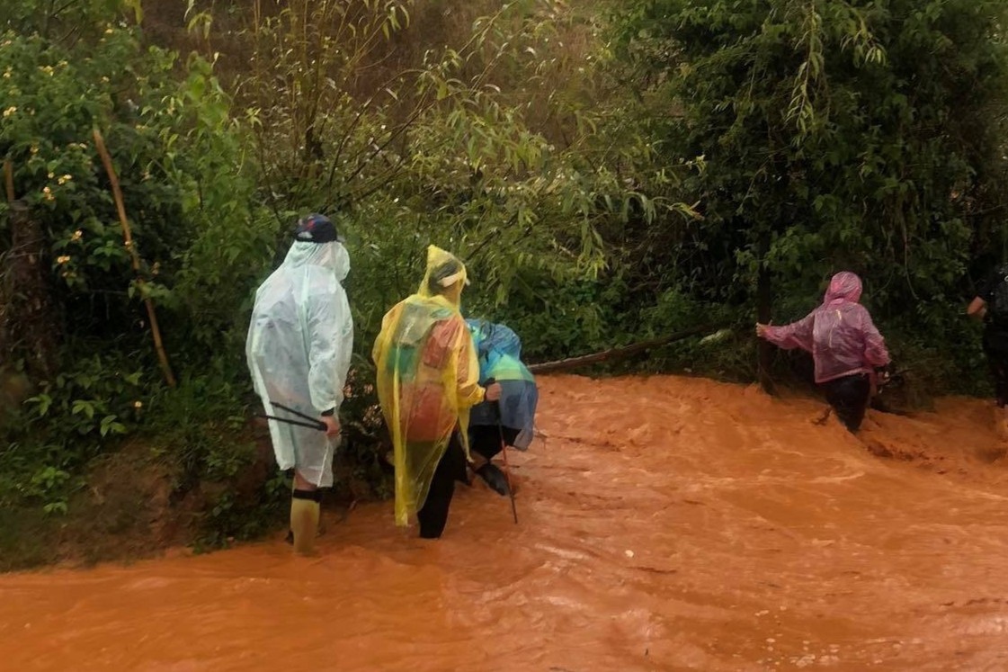 'Toi suyt roi xuong vuc khi tham gia marathon Da Lat mua lu' hinh anh
