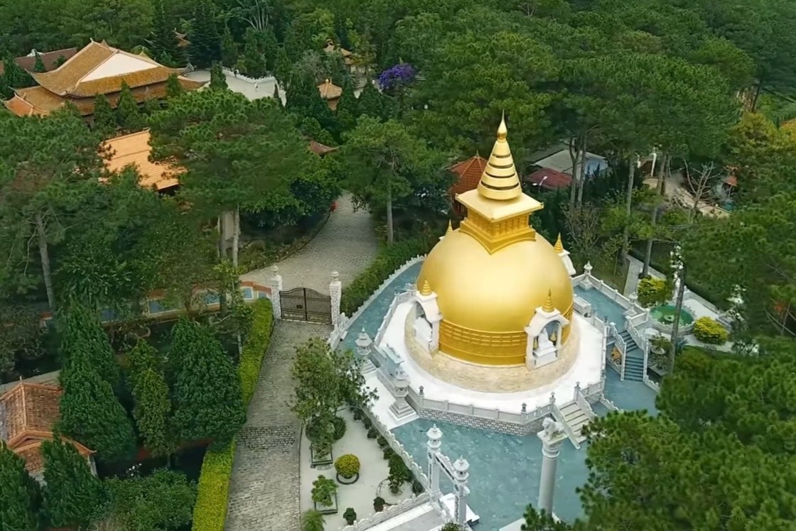 Thien vien Truc Lam yen binh nhu chon tien canh o Da Lat hinh anh