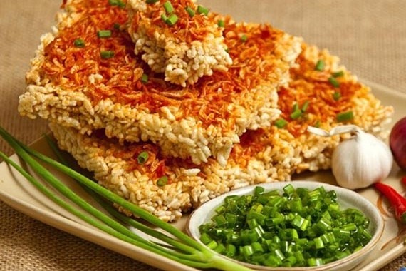 Den Ninh Binh an thu dac san com chay nuc tieng tram nam hinh anh