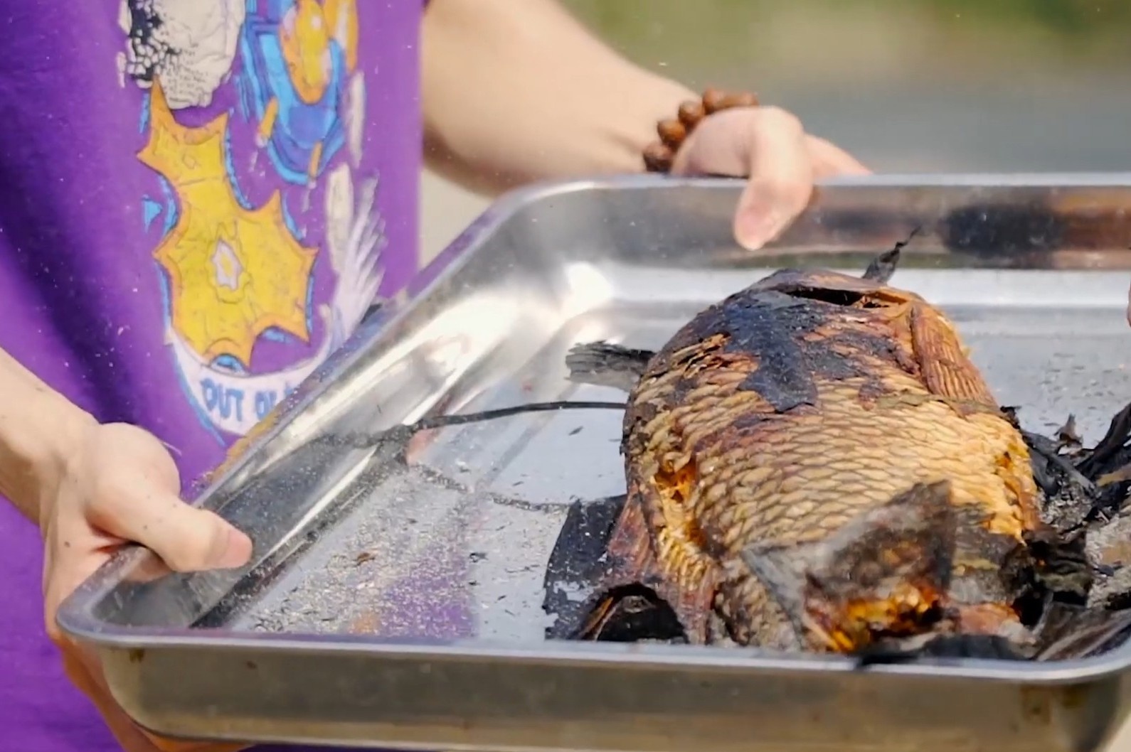 Thuong thuc mon ca nuong rom khac la hinh anh