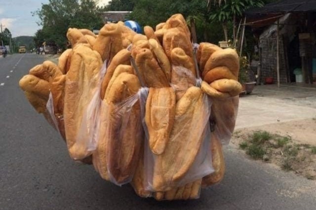 Banh mi Viet Nam dai 2 m, hinh ca sau va nhung kieu di nhat the gioi hinh anh