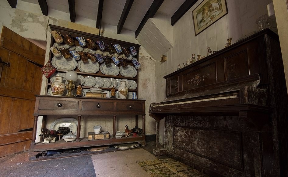 Ngoi nha bi thoi gian quen lang he lo cuoc song o the ky truoc hinh anh