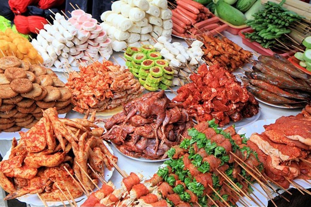 Thuong thuc do nuong xien que nong hoi giua cai lanh cua Sa Pa hinh anh