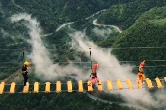 Len Sa Pa trai nghiem dung tim voi cau go cao hon 2.000 m hinh anh