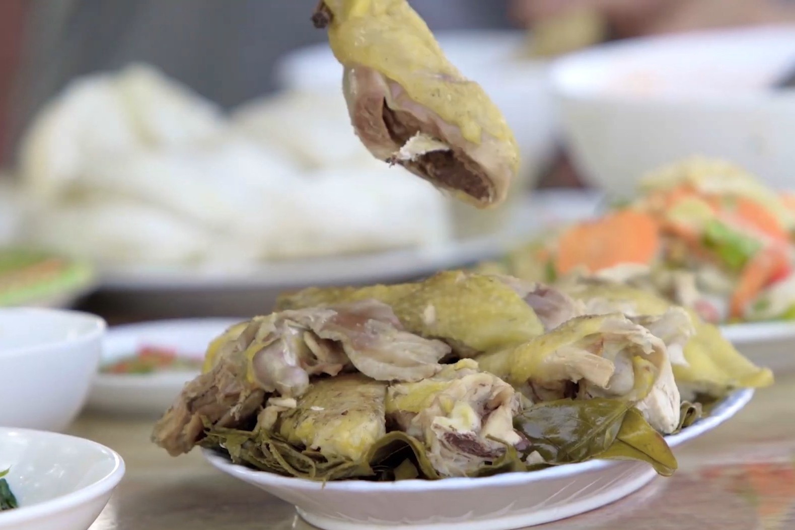 Thuong thuc mon ga nhoi la tra ngon kho cuong hinh anh