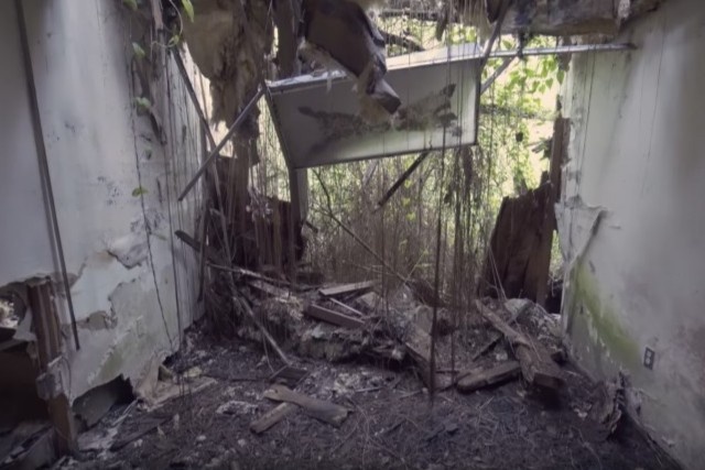 Canh tan hoang o dao thien duong bi quen lang hinh anh