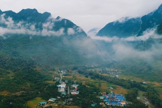 May mo giua vung nui da Ha Giang hinh anh