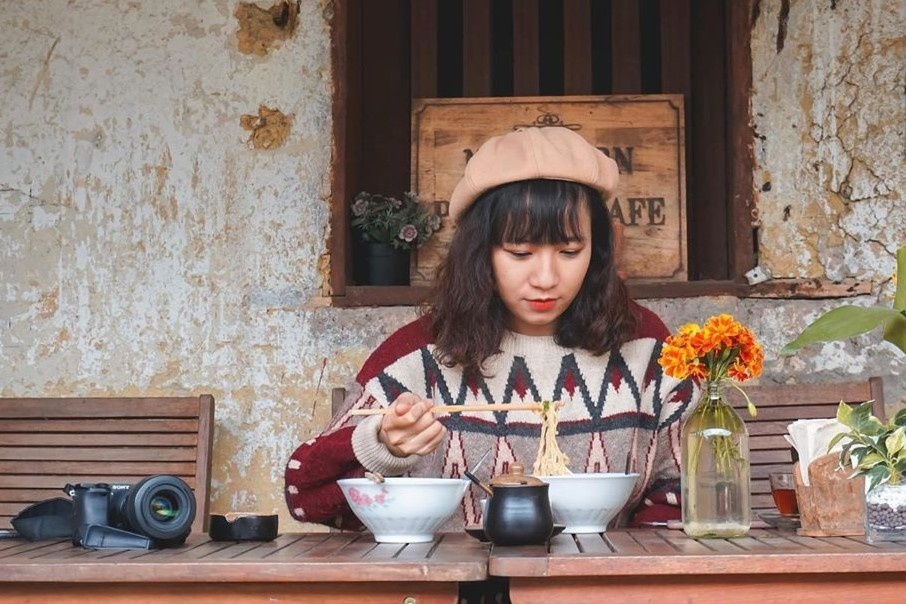 Quan ca phe giua cao nguyen da Ha Giang hinh anh
