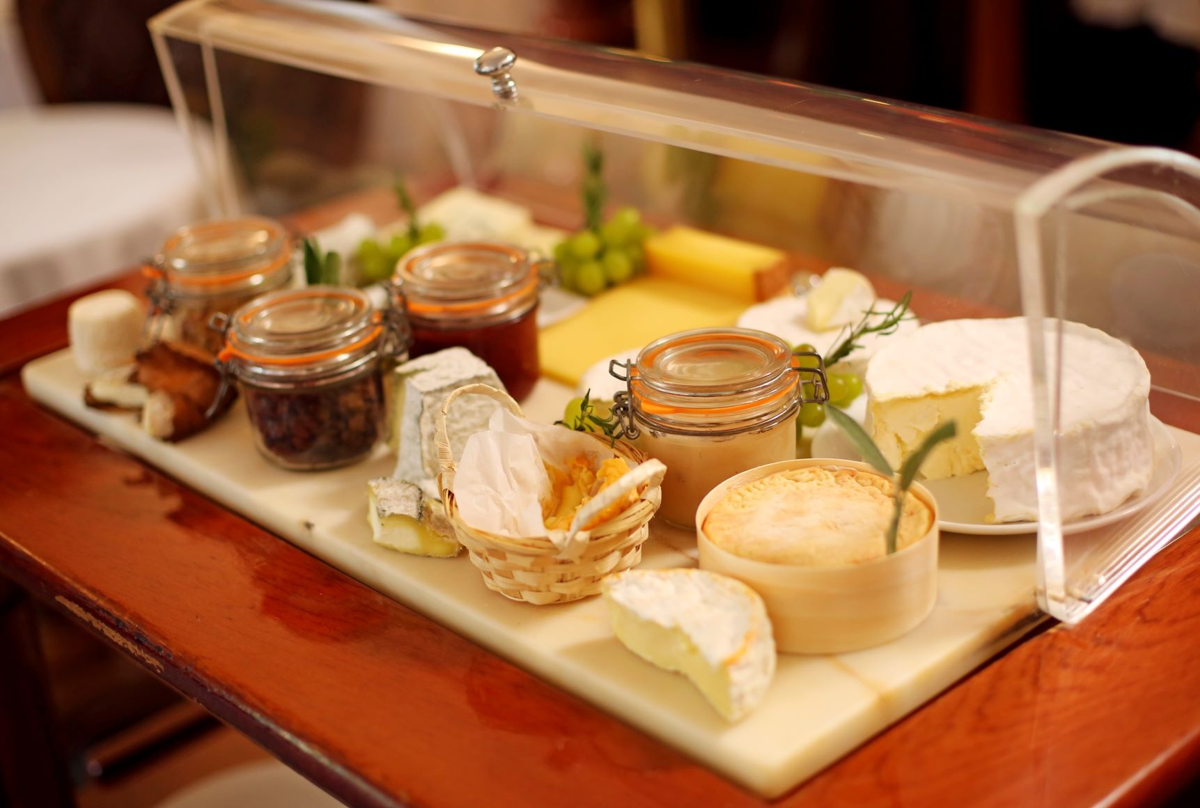 nha hang sang trong anh 4