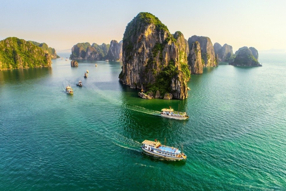 Them dich vu du lich tren vinh Ha Long hinh anh