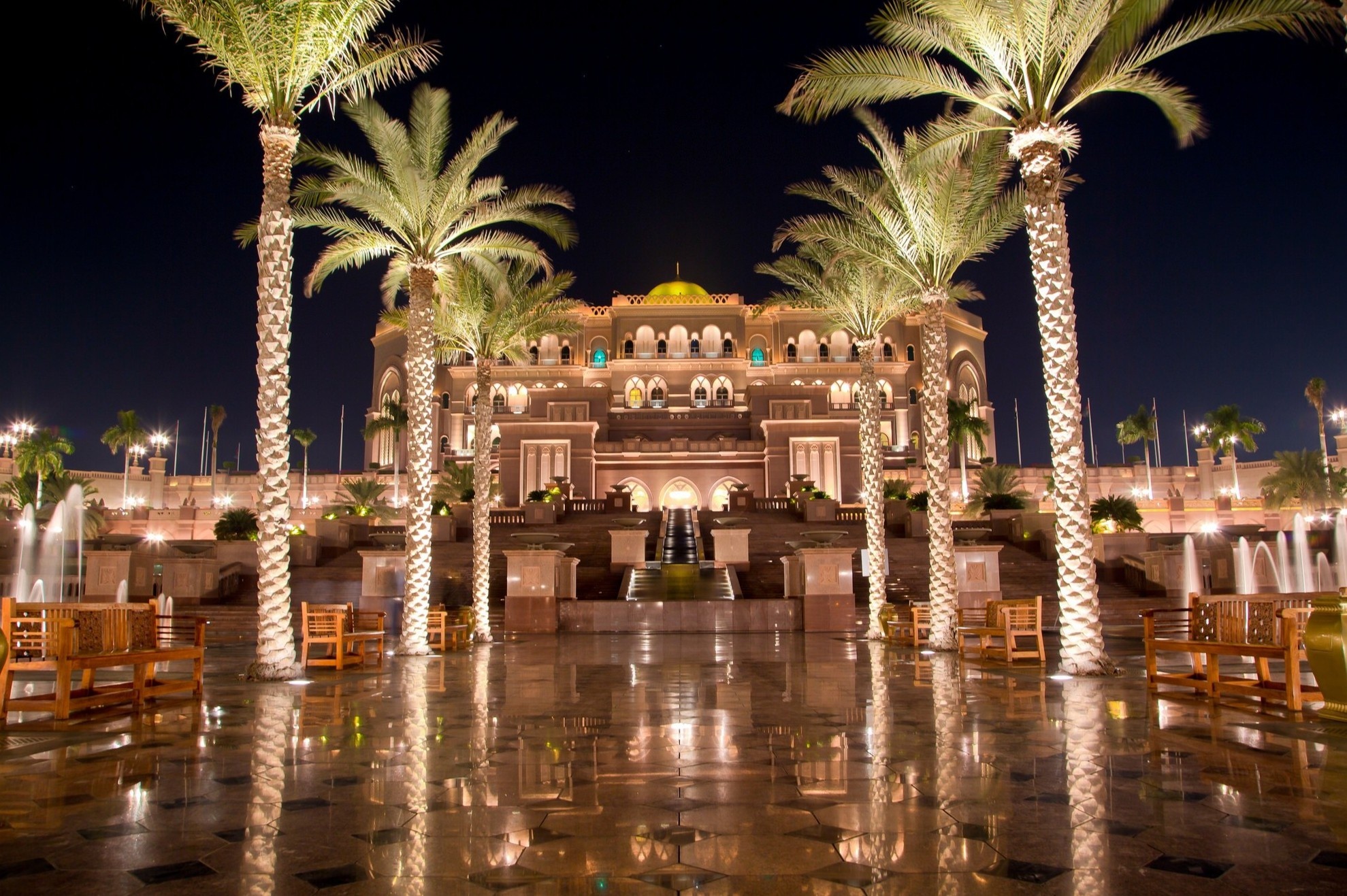 Nhung khach san co gia xay dung hang ty USD hinh anh