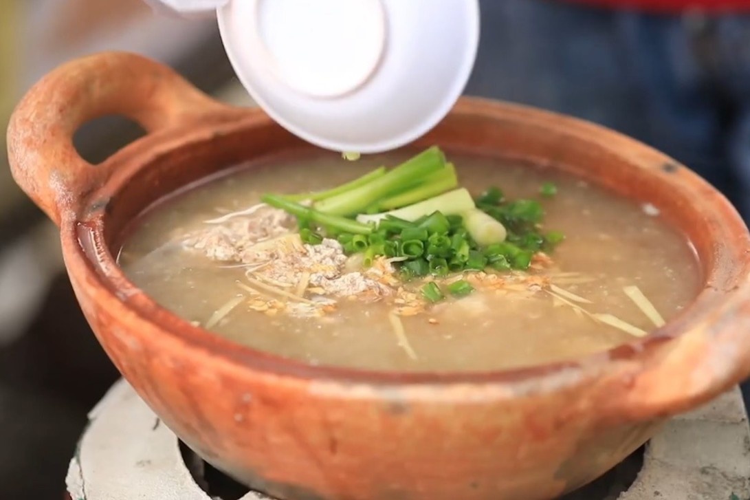 Noi lau chao cua dong noi tieng xu dua hinh anh